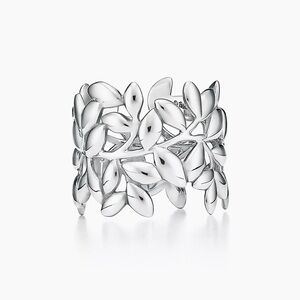 Paloma Picasso®
Olive Leaf Band Ring
in Silver